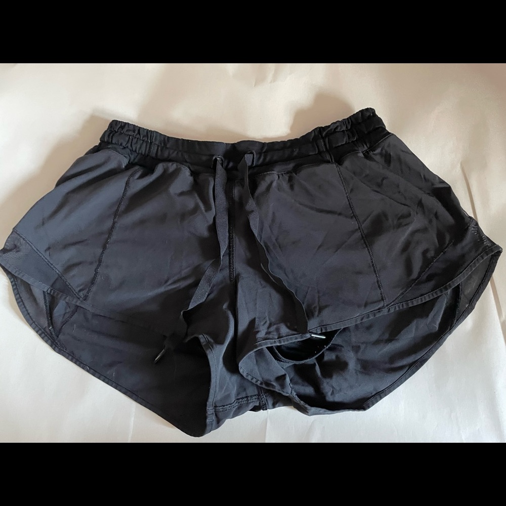lululemon Hotty Hot Black Shorts 2.5”